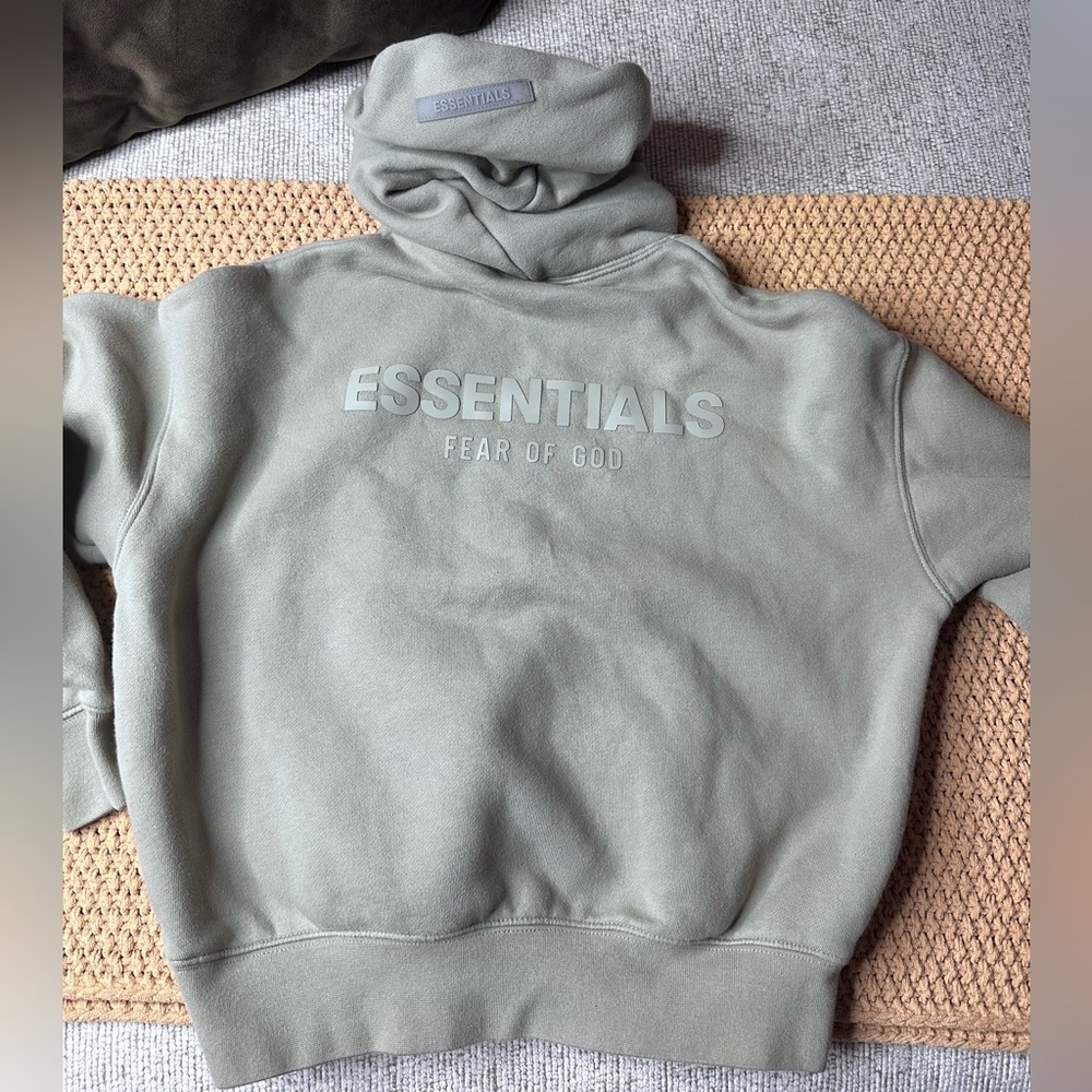 Essential hoodie